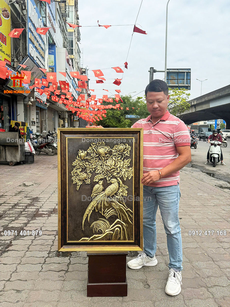 Treo tranh viên mãn uyên ương bằng đồng mang lại may mắn tài lộc